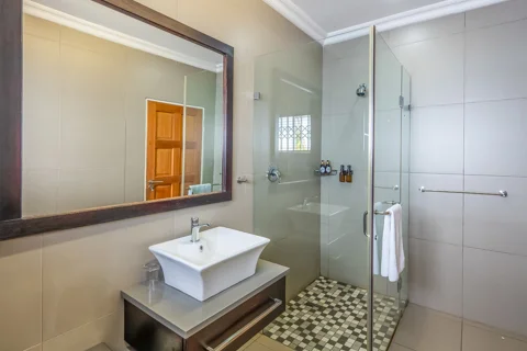Naledi Room